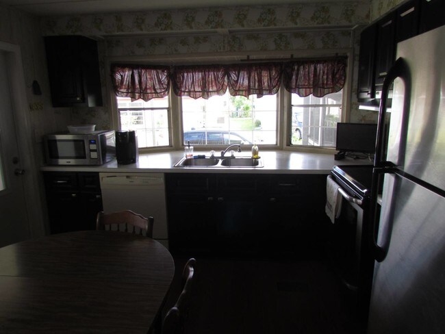 Building Photo - 464 Sunset Cir S