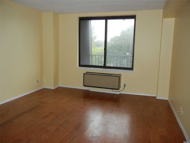 Building Photo - 210-19-210-26 26th Ave