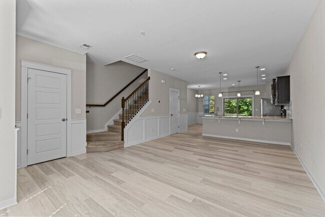 Building Photo - Gorgeous Townhome in N. Raleigh, Top Ameni...