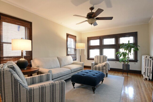 Foto del edificio - 4815-4817 Columbus Ave S