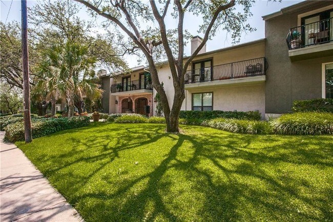 Foto del edificio - 5816 Birchbrook Dr