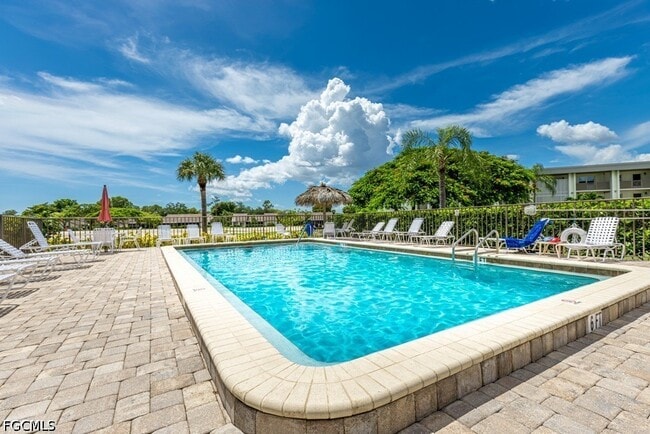 Foto del edificio - 7430 Lake Breeze Dr