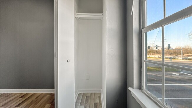 Foto del edificio - 1100 Wilson Rd