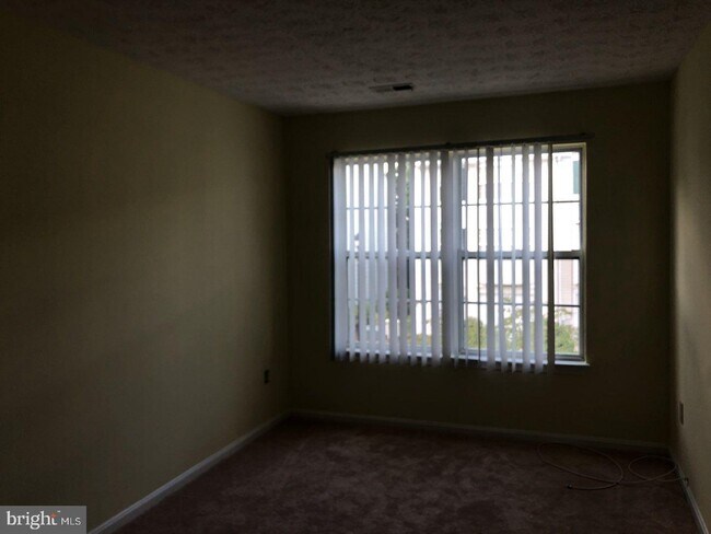 Building Photo - 8870 Goose Landing Cir