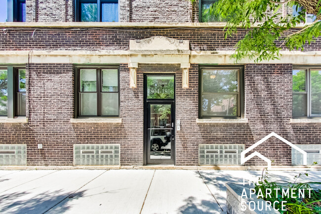 Building Photo - 1806 N Sheffield Ave