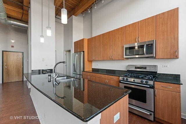 Building Photo - 1750 N Wolcott Ave