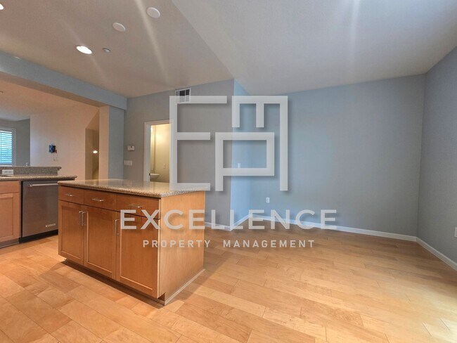 Foto del edificio - 2/2.5, 2 Car Tandem Garage, 2 En-Suite Bedrooms, Washer and Dryer - Japan Town