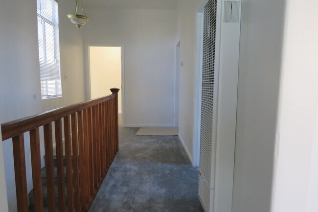 Building Photo - 3 Bedroom in the Sunny Mission