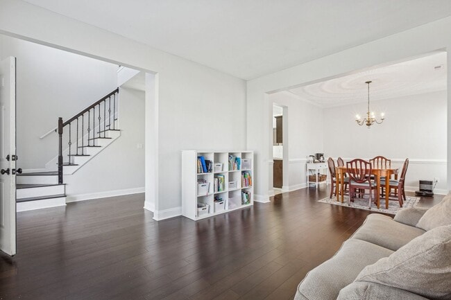 Building Photo - Bright, Clean & Convenient - Perfect 4 Bedroom Home in Chesapeake