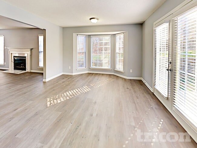 Building Photo - 6301 Dumont Ln