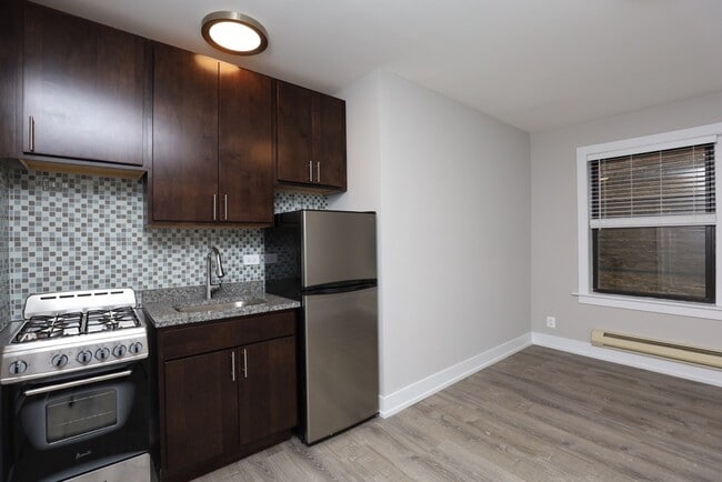Building Photo - 4551 N Damen Ave