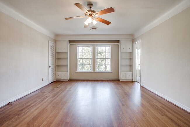 Foto del edificio - 4301 Emerson Ave