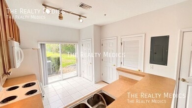 Building Photo - 10278 Regent Park Dr