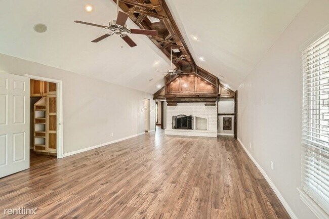 Foto del edificio - 4 br, 2.5 bath House - 4924 Hackney Ln UNIT