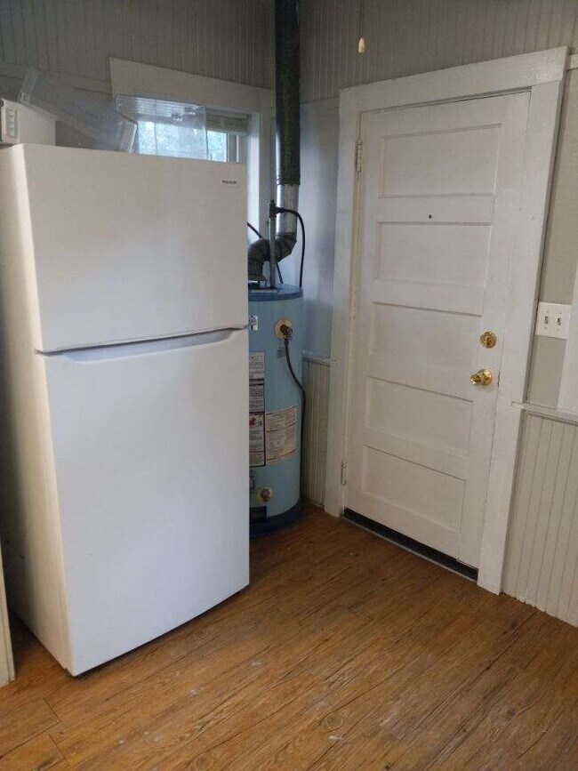 Foto del edificio - 105 W Cedar St