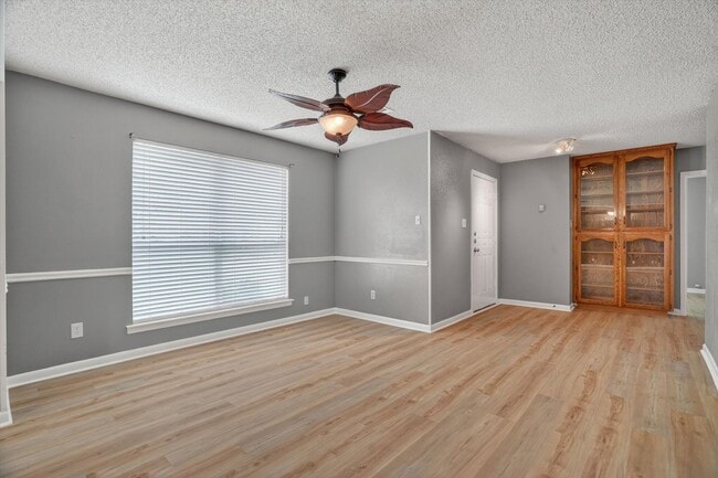 Building Photo - Move-In Ready Gem Near DFW Airport and Major Highways
