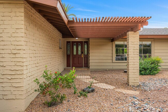 Foto del edificio - 5901 E Cactus Wren Rd