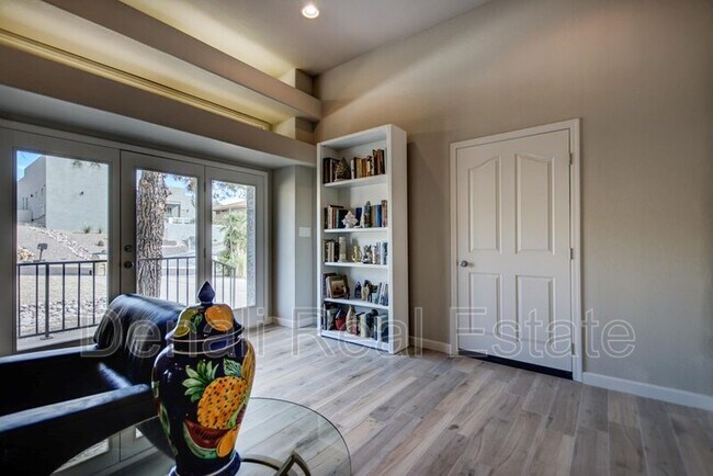 Building Photo - 15615 Chicory Dr