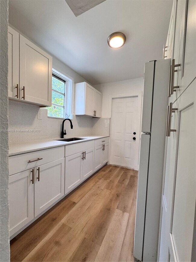 Foto del edificio - 2381 NW 153rd St