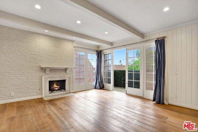 Foto del edificio - 1260 S Beverly Glen Blvd