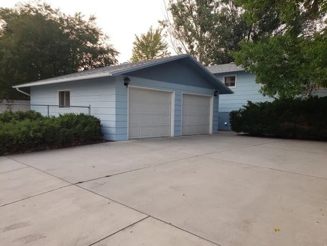 Building Photo - 2754 Phyllis Cir S