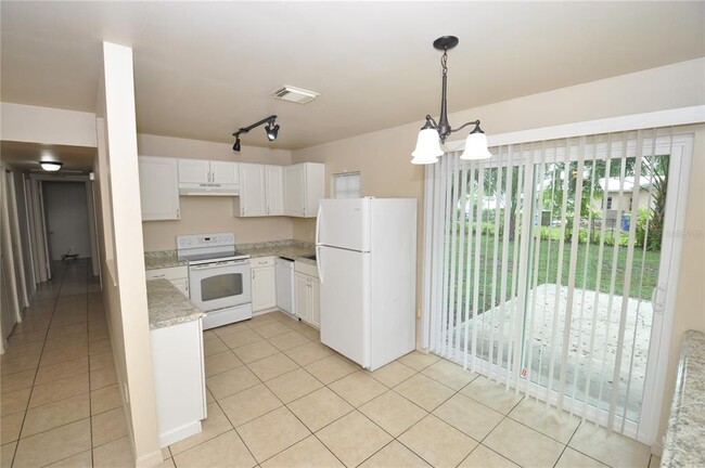Building Photo - 1625 Pineberry St