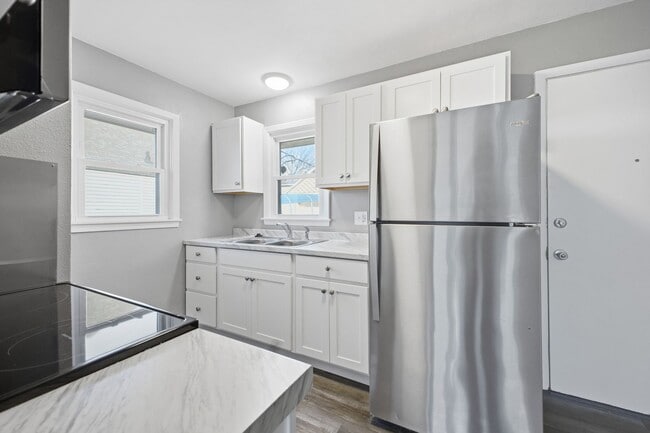 Foto del edificio - Move-In Ready 2 Bedroom Home with Basement Garage