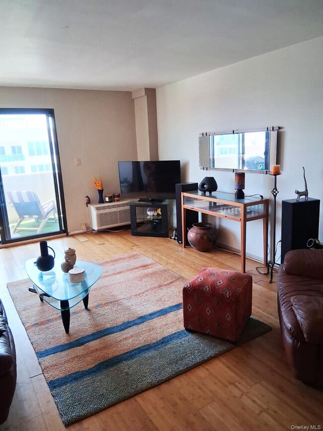 Foto del edificio - 360 Shore Rd