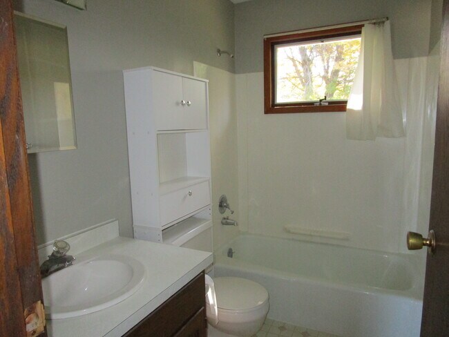 Foto del edificio - 432 E Johnson St