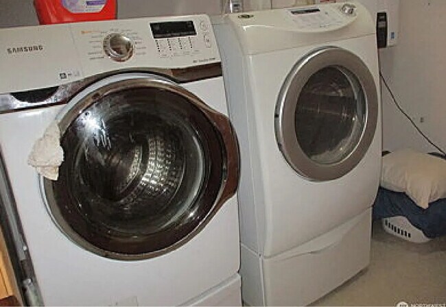 Foto del edificio - 1200 E Libby Rd