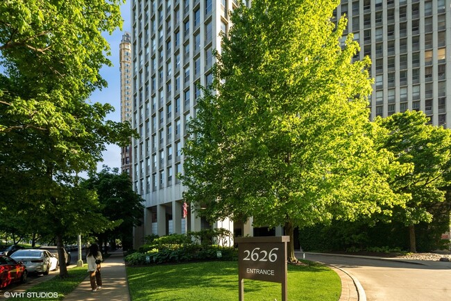 Foto del edificio - 2626 N Lakeview Ave