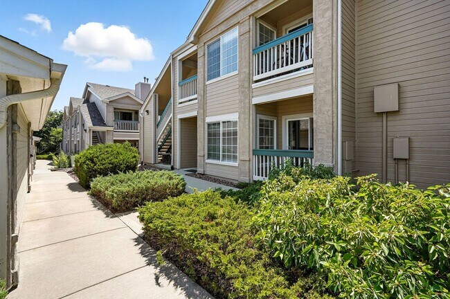 Foto del edificio - Immaculate Updated 2-Bedroom, 2-Bath Groun...