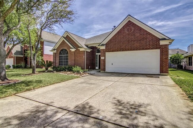 Building Photo - 20719 Medallion Pointe Dr