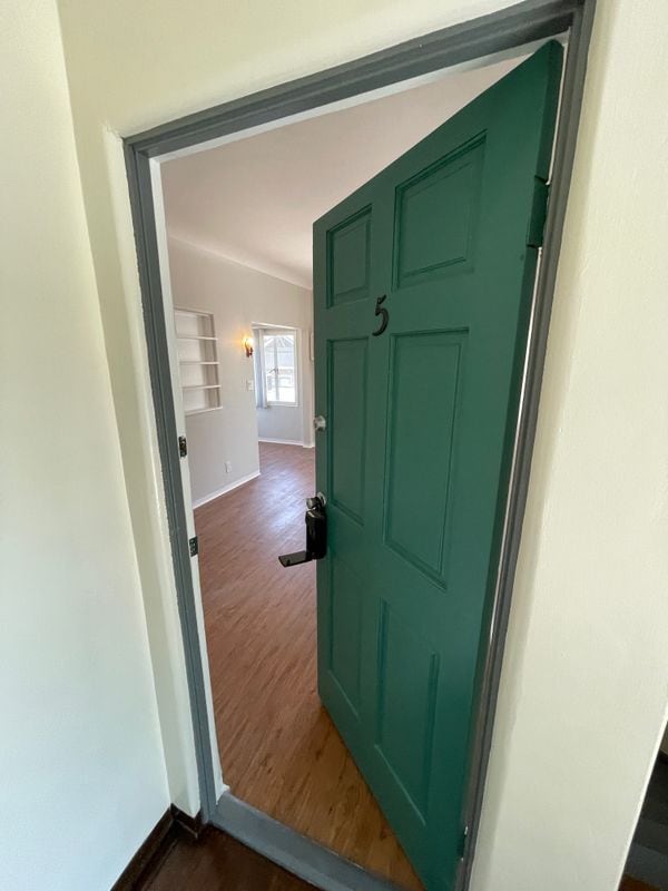 Building Photo - 2001 Linda Rosa Ct