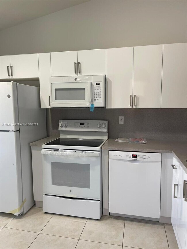 Foto del edificio - 2650 SE 12th Pl