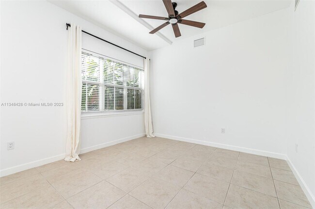 Building Photo - 3960 N Flagler Dr