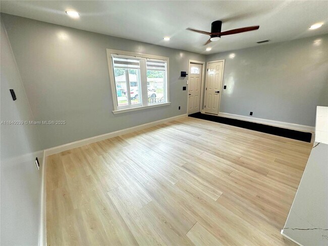 Foto del edificio - 245 SW 6th St