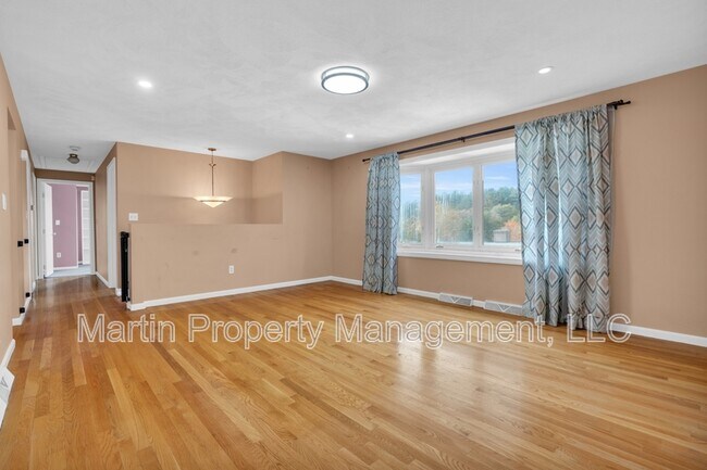 Foto del edificio - 7 Briarwood Rd