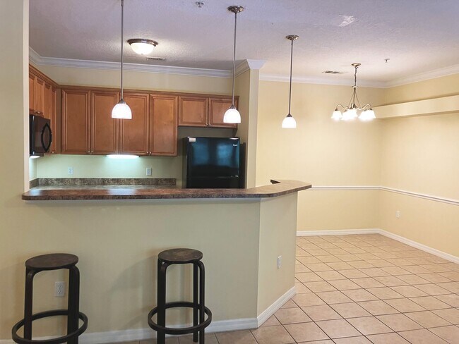 Foto del edificio - Campus View - Furnished 3 Bedroom, 3 Bathroom Apartment