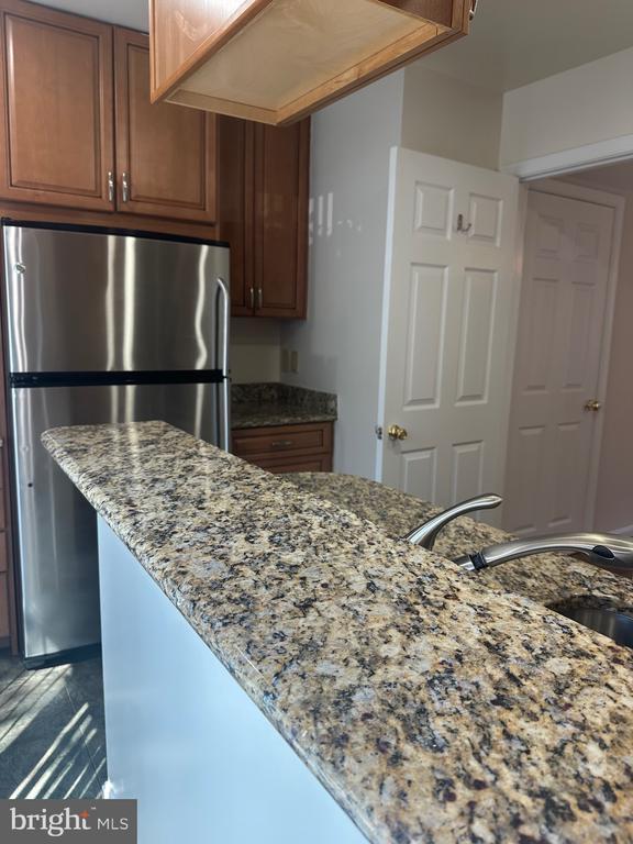 Building Photo - 560 Colecroft Ct