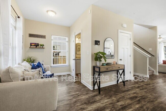 Building Photo - 913 Joyce St