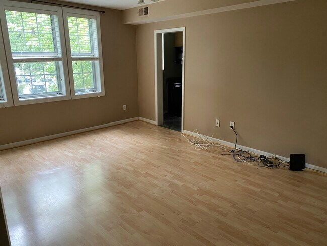 Foto del edificio - 1728 N Queens Ln
