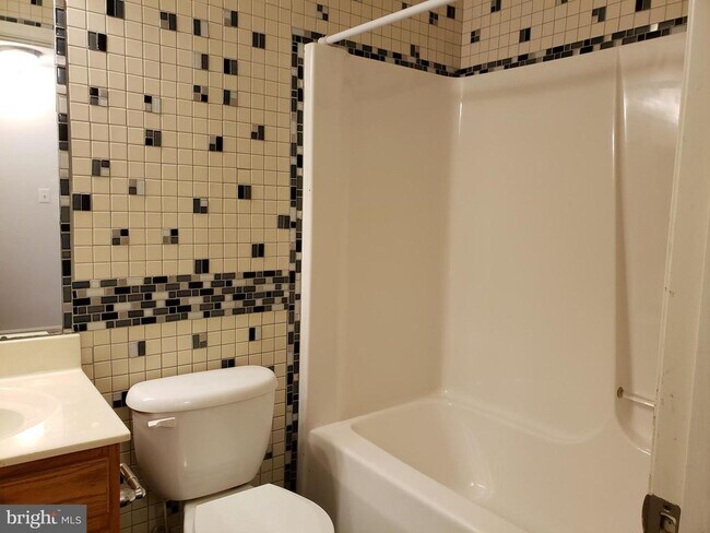 Building Photo - 2162 Swains Lock Ct