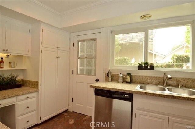 Building Photo - 3342 Oak Knoll Dr