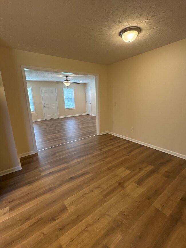 Foto del edificio - Charming 3 Bedroom Home with Large Yard