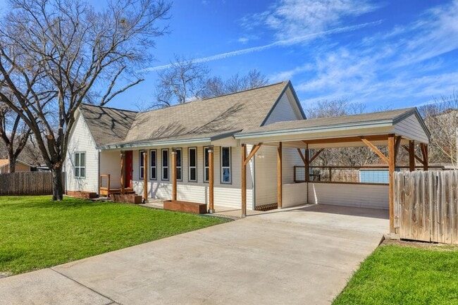 Building Photo - 1704 Webberville Rd
