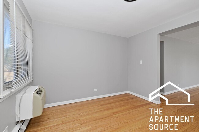 Building Photo - 1832 W 107th St