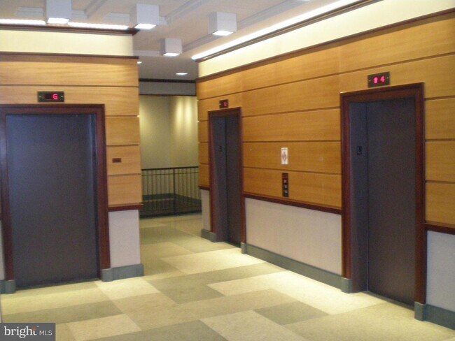 Foto del edificio - 4600 S Four Mile Run Dr