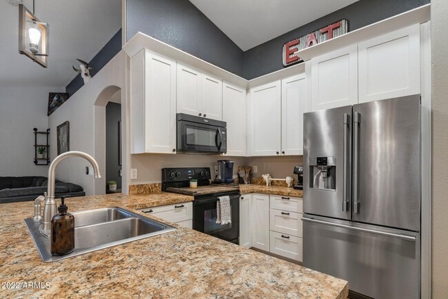 Building Photo - 958 S Wildrose