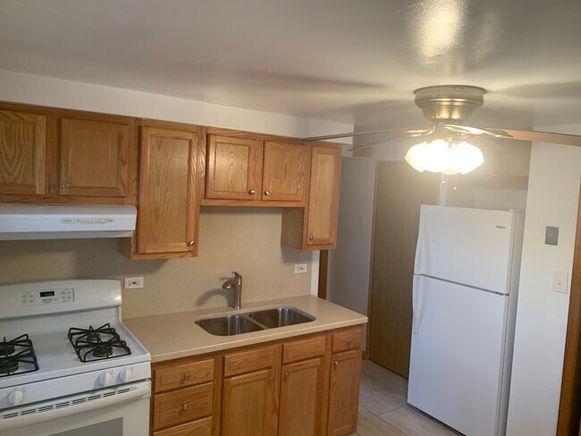 Kitchen - 6645 W Imlay St
